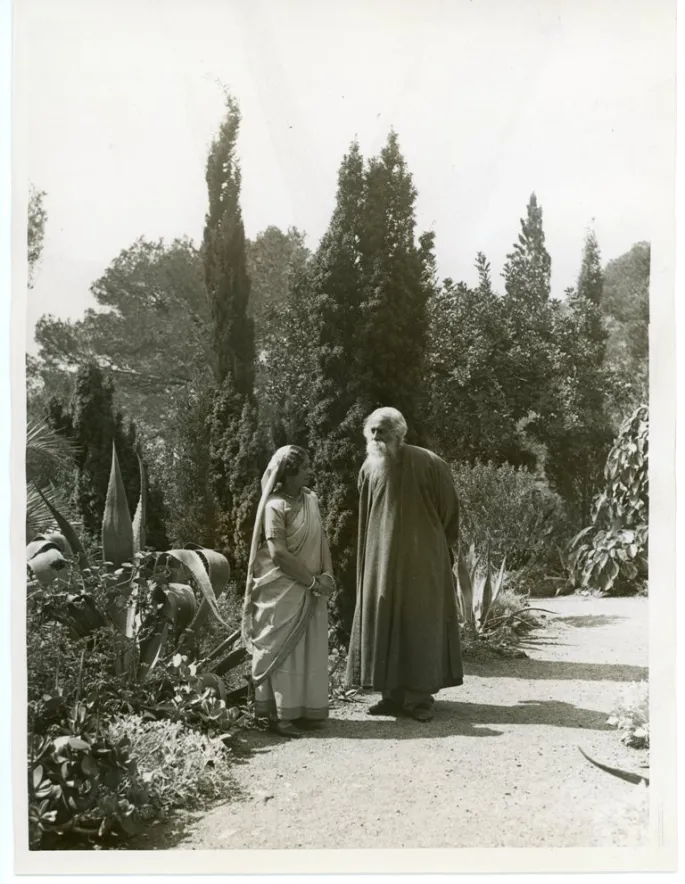 Mrs.-Pratima-Tagore-Conversing-with-her-Father-in-Law-Rabindranath-Tagore